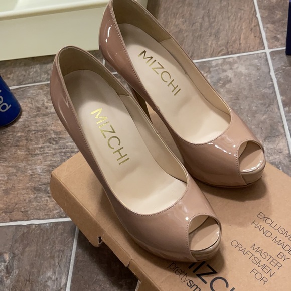 Nude Pumps Size 4.5 - Picture 2 of 4